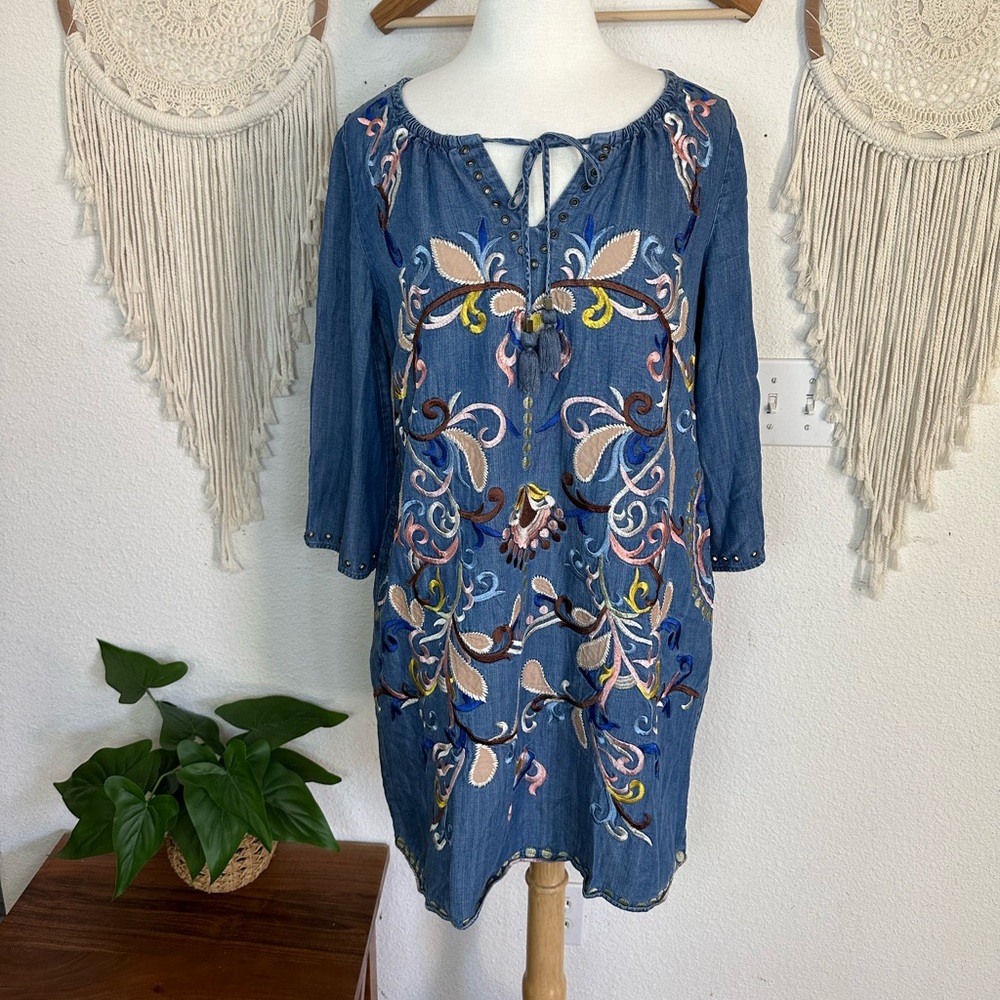Chelsea and Theodore tencel chambray heavy embroidered mini dress medium